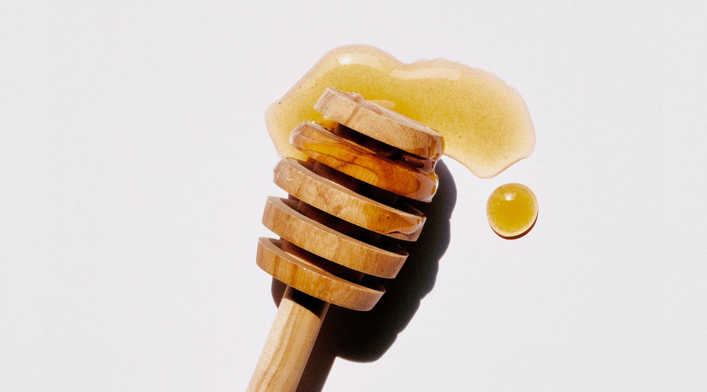 honey-benefits-for-skin-bee